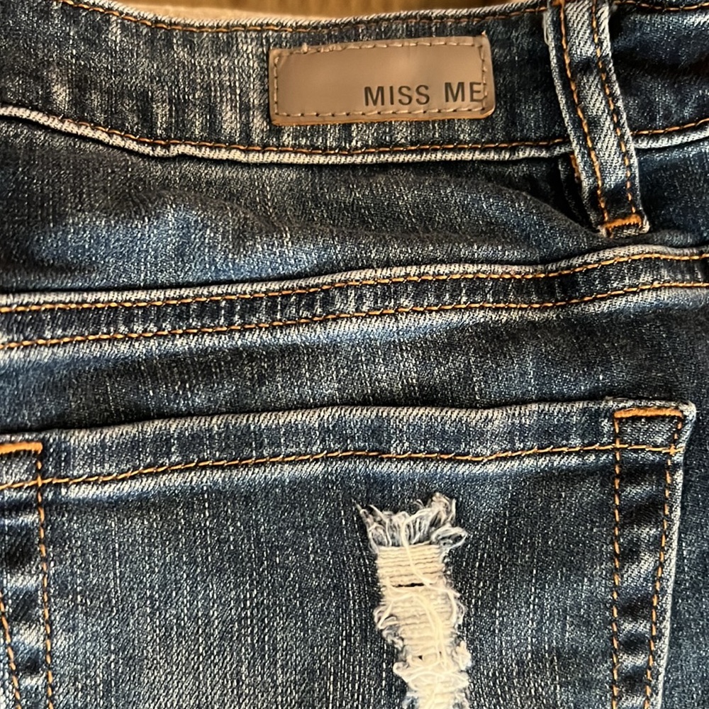 Women’s size 28 Miss Me denim. - Picture 3 of 5